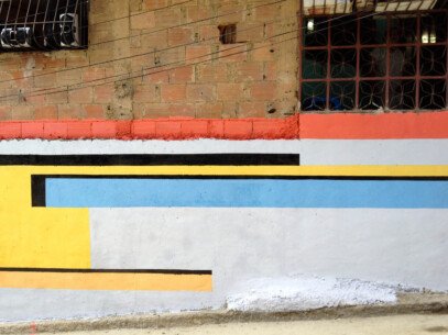 Intervención comunitaria por la Paz "Échale Color 2012" en la Zona 7 de José Félix Ribas en Petare. Organizadores: Paz Con Todo, ONU, Tiendas Montana. Diseño: VODO Arquitectos